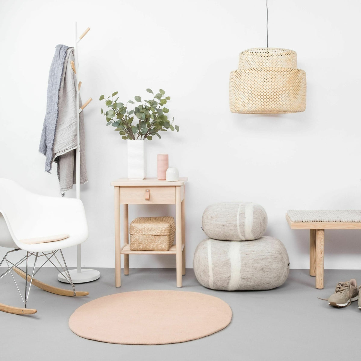 Tapis rond en laine rose 90 cm Merle - myfelt - The Cool Republic