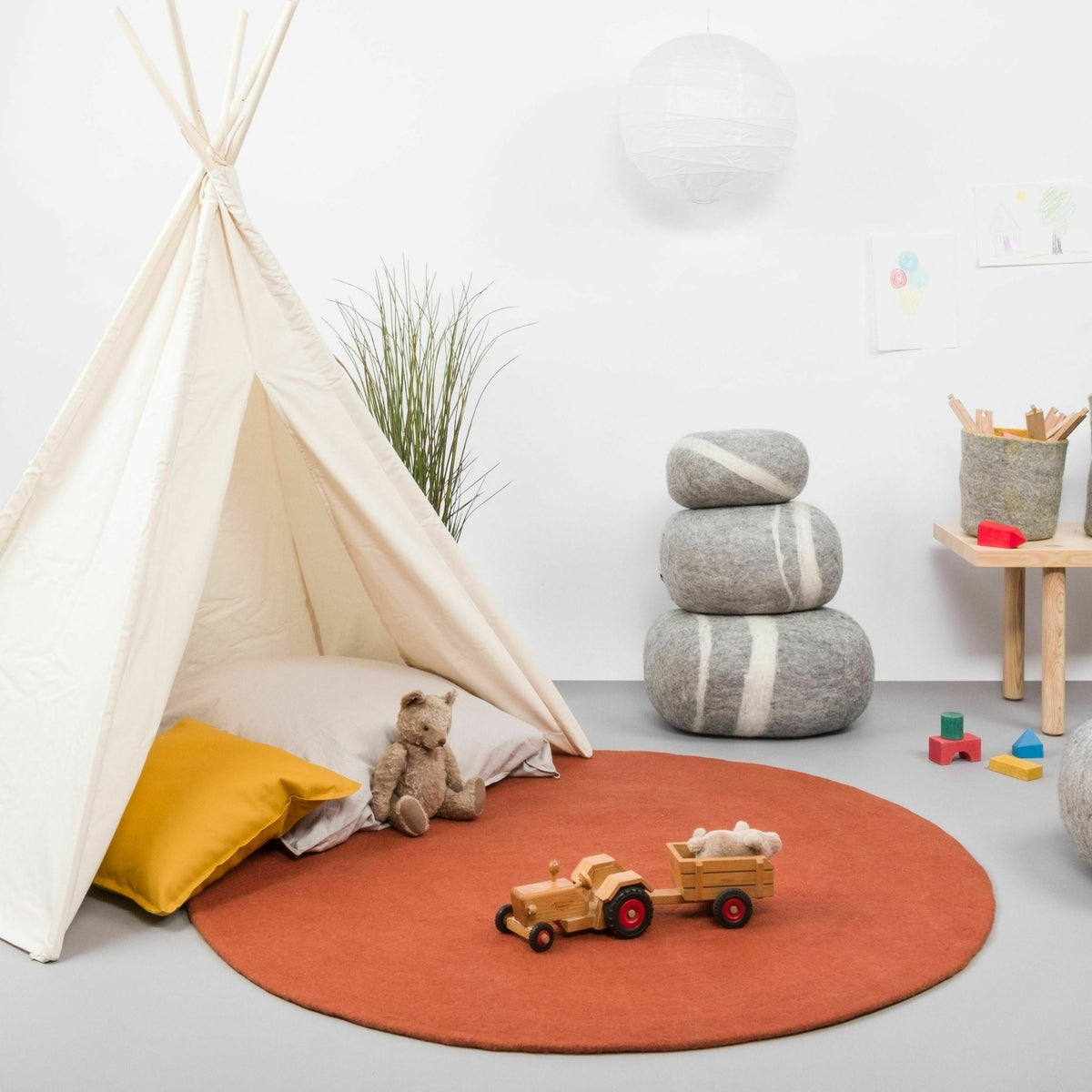 Tapis rond en laine rouge brique 120 cm Lora - myfelt - The Cool Republic