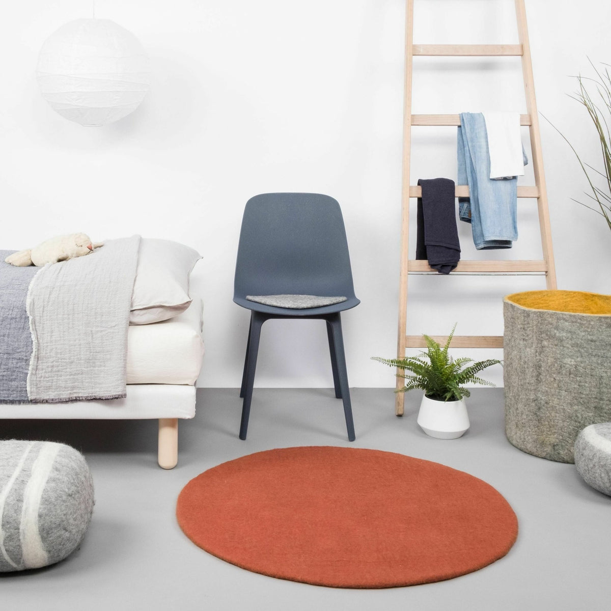 Tapis rond en laine rouge brique 140 cm Lora - myfelt - The Cool Republic