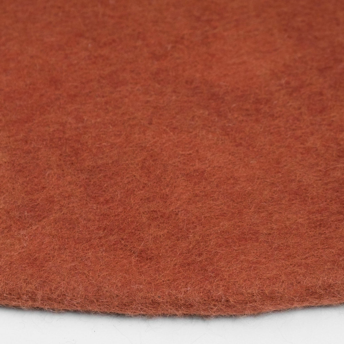 Tapis rond en laine rouge brique 200 cm Lora - myfelt - The Cool Republic
