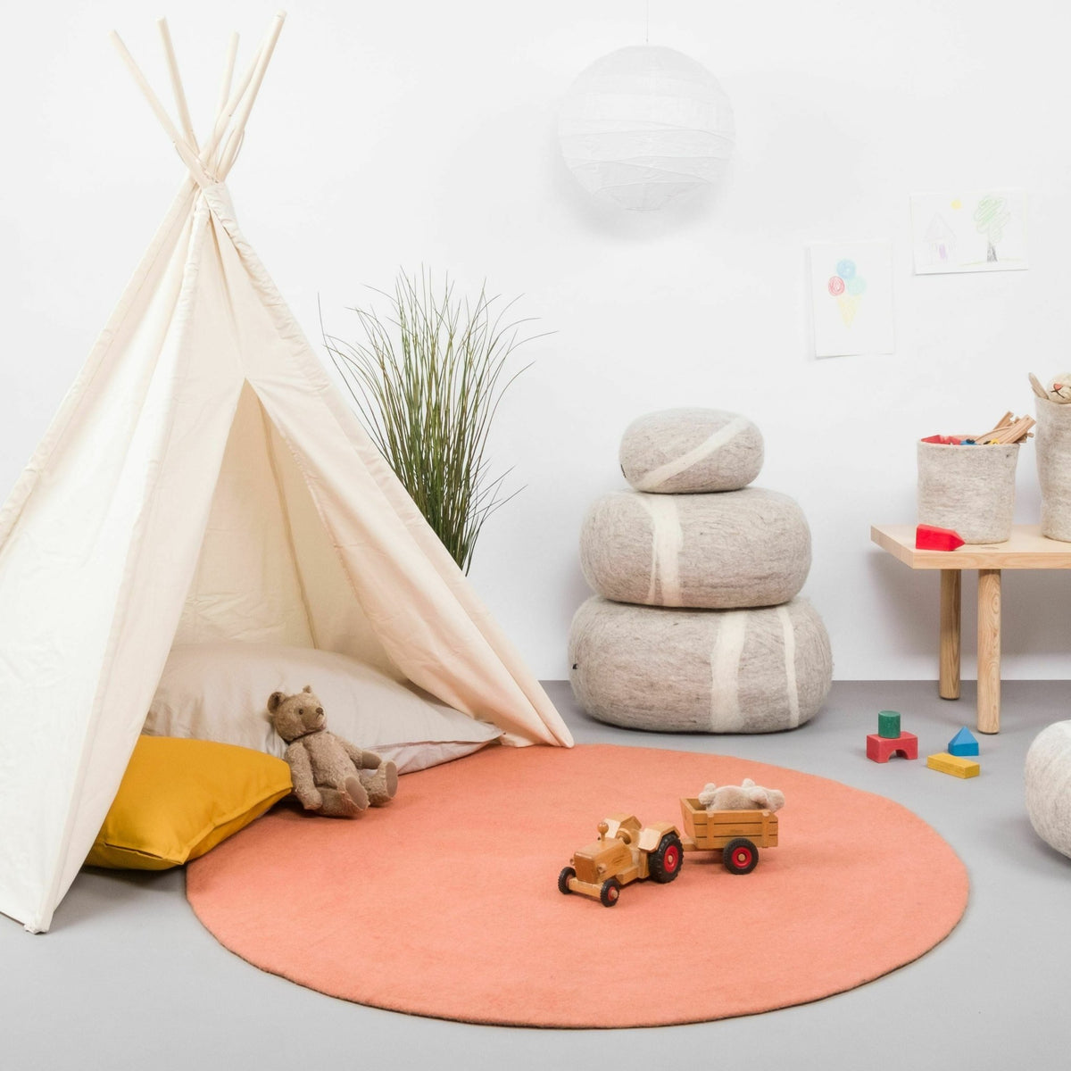 Tapis rond en laine saumon 160 cm Lea - myfelt - The Cool Republic