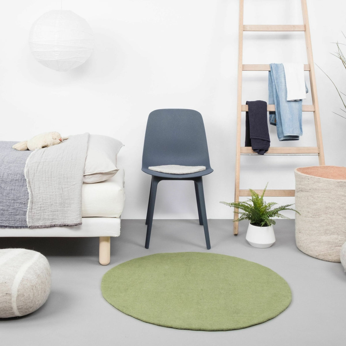 Tapis rond en laine vert 250 cm Kaspar - myfelt - The Cool Republic