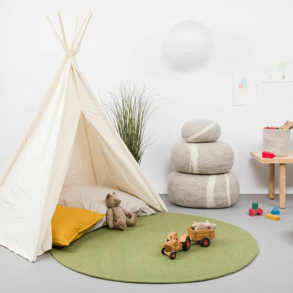 Tapis rond en laine vert 90 cm Kaspar - myfelt - The Cool Republic