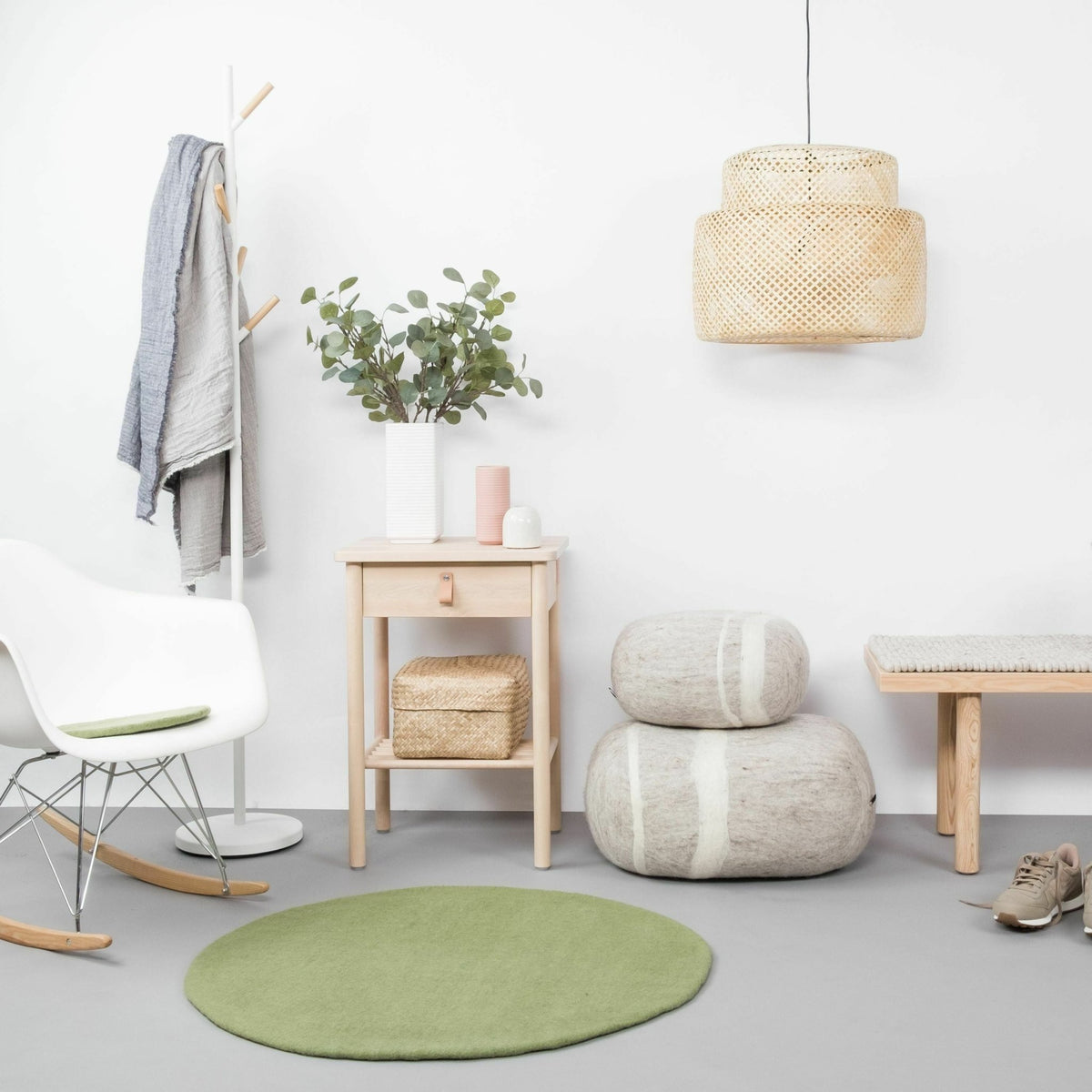 Tapis rond en laine vert 90 cm Kaspar - myfelt - The Cool Republic