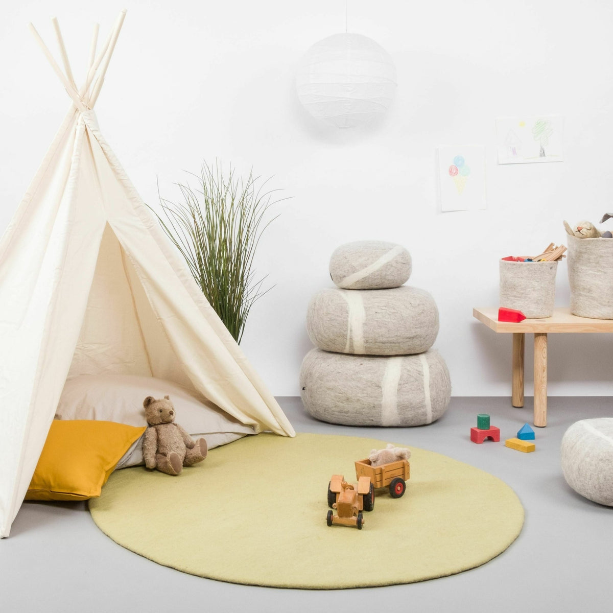 Tapis rond en laine vert clair 300 cm Pitt - myfelt - The Cool Republic