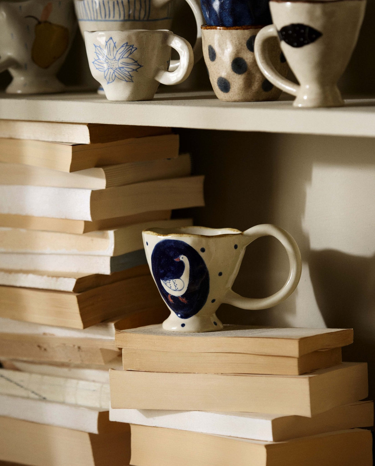 Tasse à café avec anse en céramique beige 300ml Fira Atelier Forma - Nordal - The Cool Republic