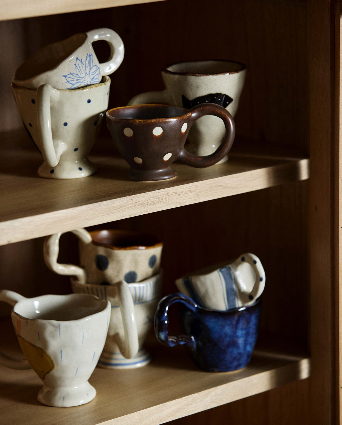 Tasse à café avec anse en céramique beige 300ml Fira Atelier Forma - Nordal - The Cool Republic
