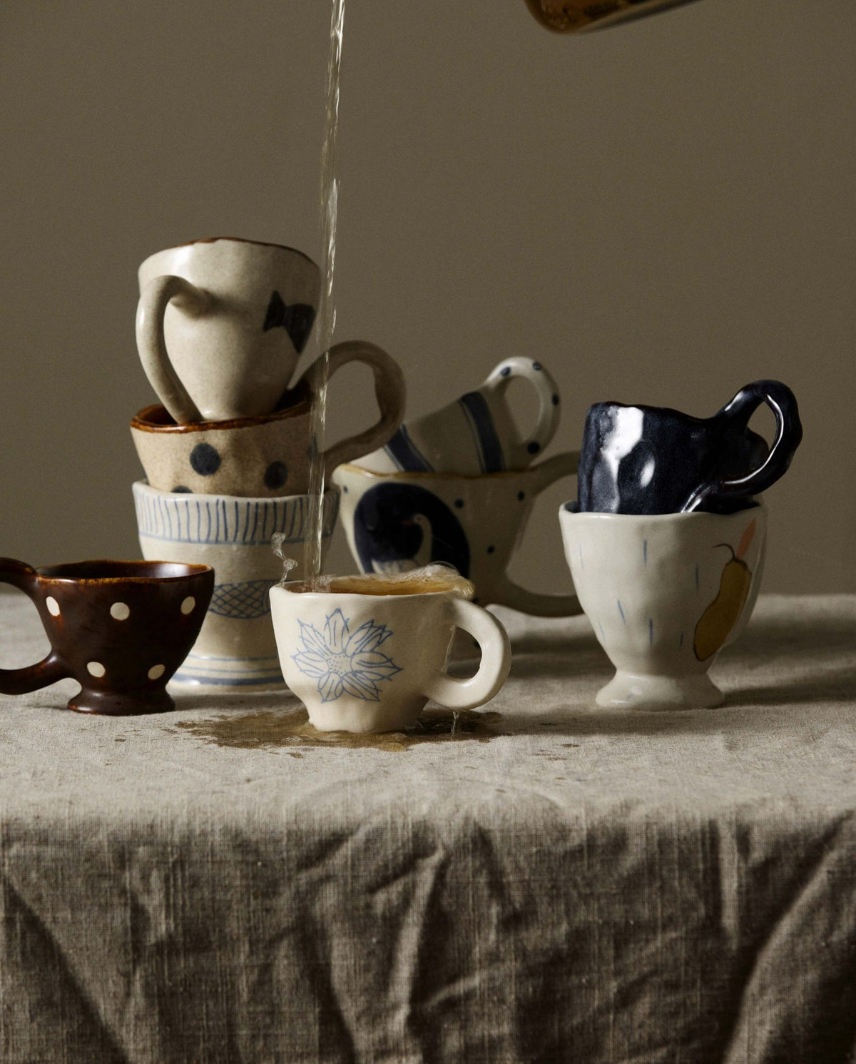 Tasse à café avec anse en céramique beige 300ml Lira Atelier Forma - Nordal - The Cool Republic