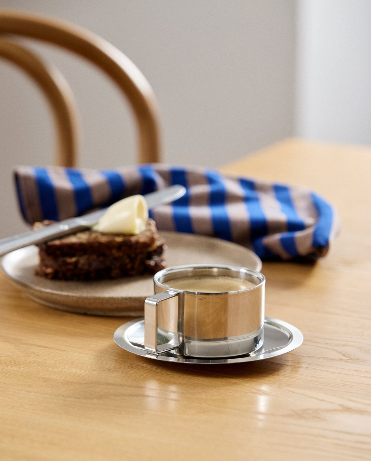 Tasse à café avec soucoupe en acier chromé 200ml Citrea - Nordal - The Cool Republic