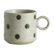 Tasse à pois en céramique couleur sable/vert avec anse Grainy - Nordal - The Cool Republic