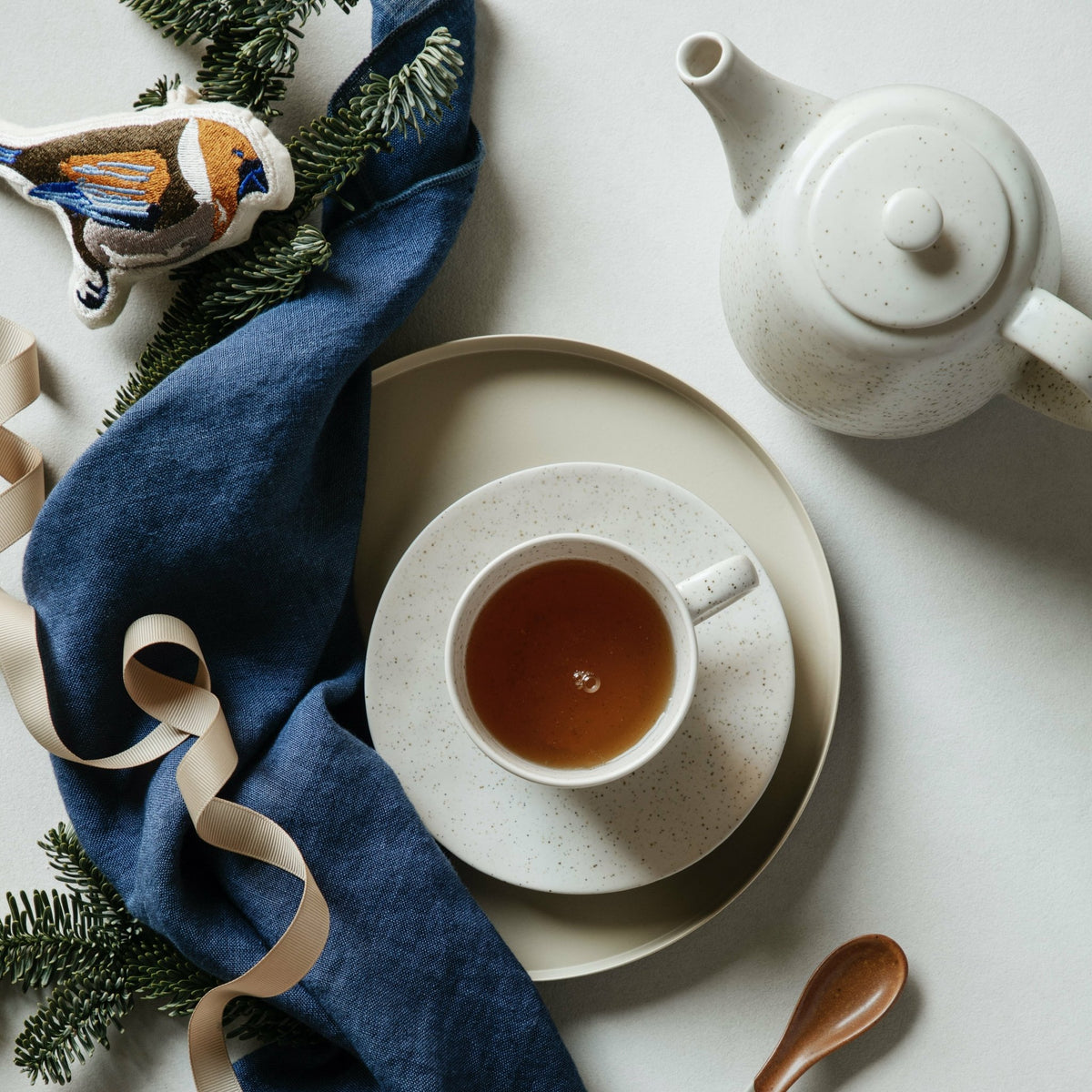 Tasse de thé 15 cl avec soucoupe en grès Nordic Vanilla - Broste Copenhagen - The Cool Republic