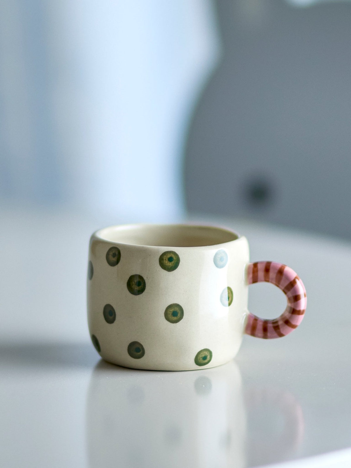 Tasse en grès biege à pois verts et rayures rouge rose 6,5x5,5cm 100 ml Nini - Bloomingville - The Cool Republic