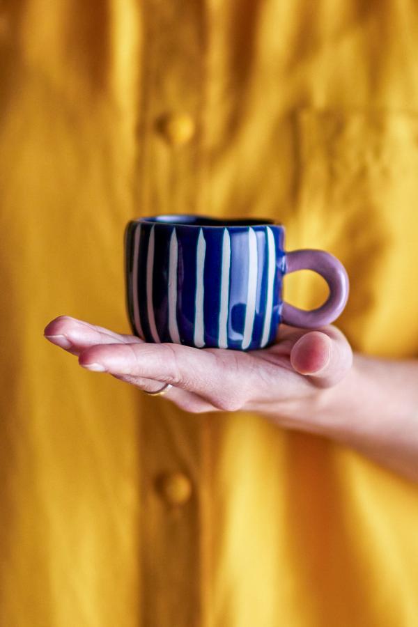 Tasse en grès bleu rayé et rose 6,5x5,5cm Nini - Bloomingville - The Cool Republic