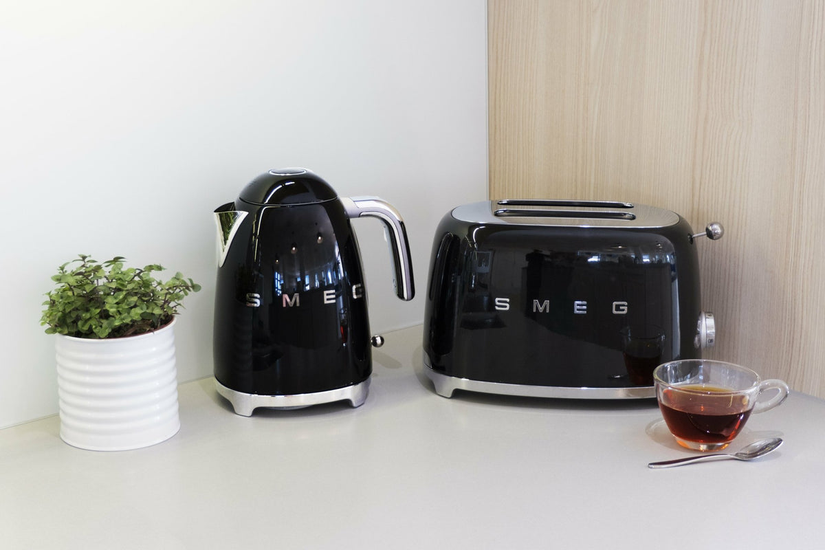 Toaster 2 fentes extra larges noir Années 50 - Smeg - The Cool Republic