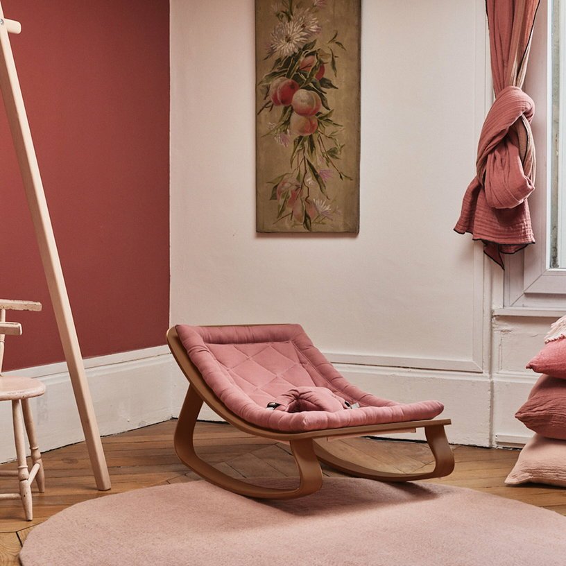 Transat bébé en bois de noyer et tissu à motifs bois de rose 70 x 45 cm Levo - Charlie Crane - The Cool Republic