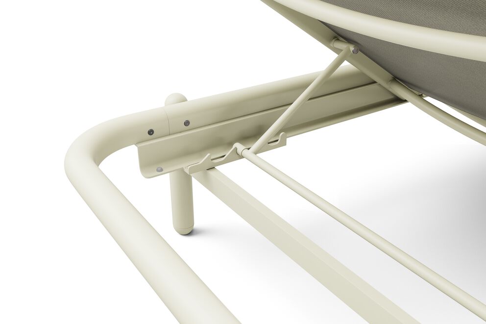 Transat en aluminium beige avec son matelas 212x97x39cm Sunbud - Fatboy - The Cool Republic
