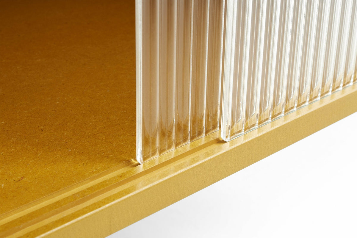 Vaisselier en bois jaune et portes vitrées Colour Cabinet - Hay - The Cool Republic