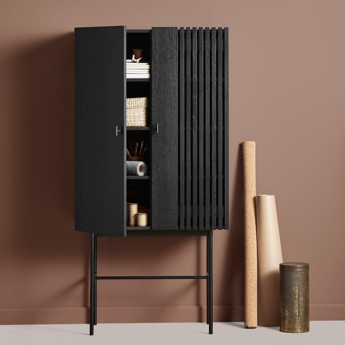 Vaisselier en chêne noir 80 cm Array - Woud - The Cool Republic