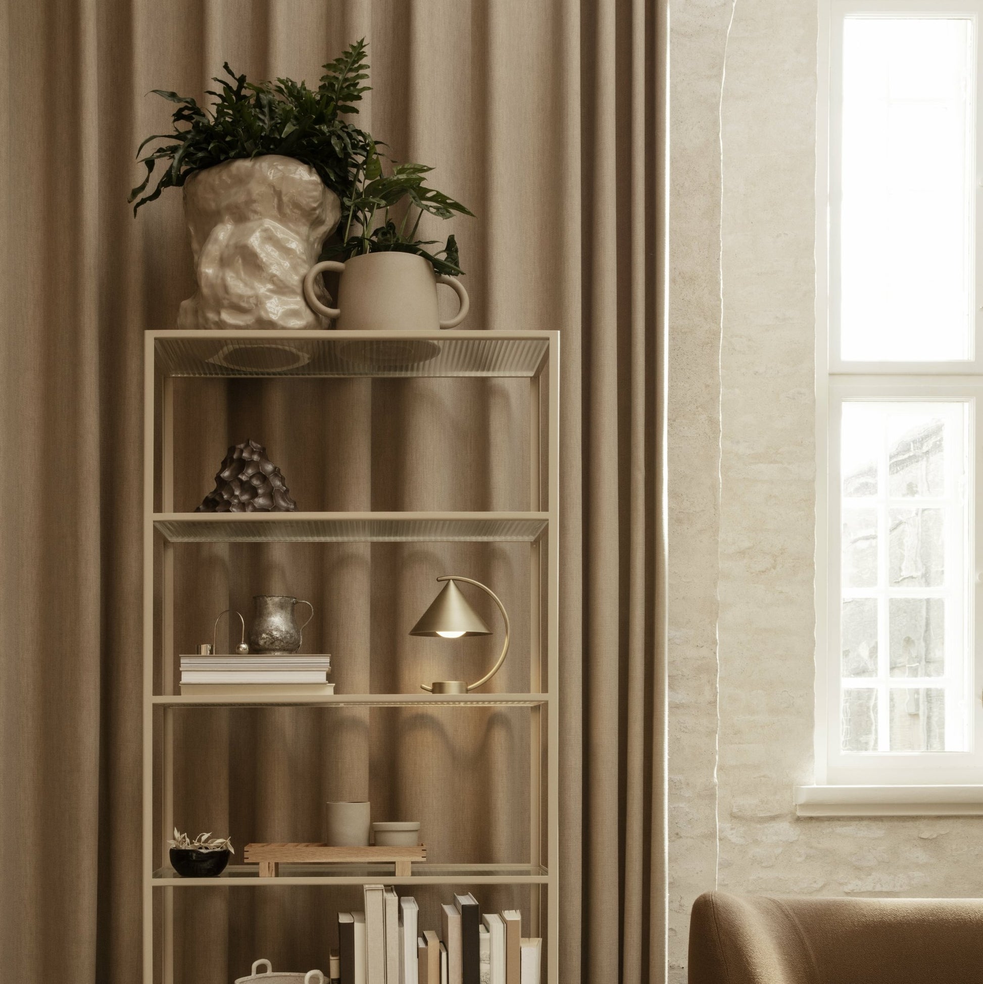 Vase beige en grès Tuck - Ferm Living - The Cool Republic