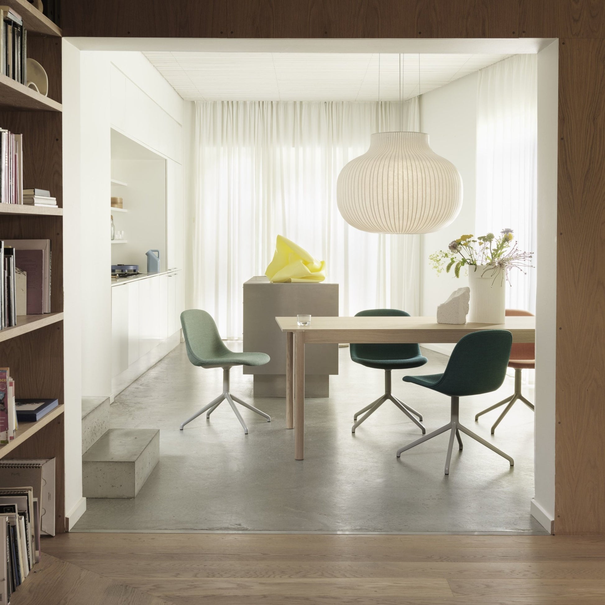 Vase blanc 35 cm Ridge - Muuto - The Cool Republic