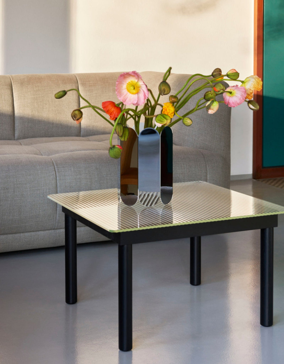 Vase en acier miroir Arcs - Hay - The Cool Republic