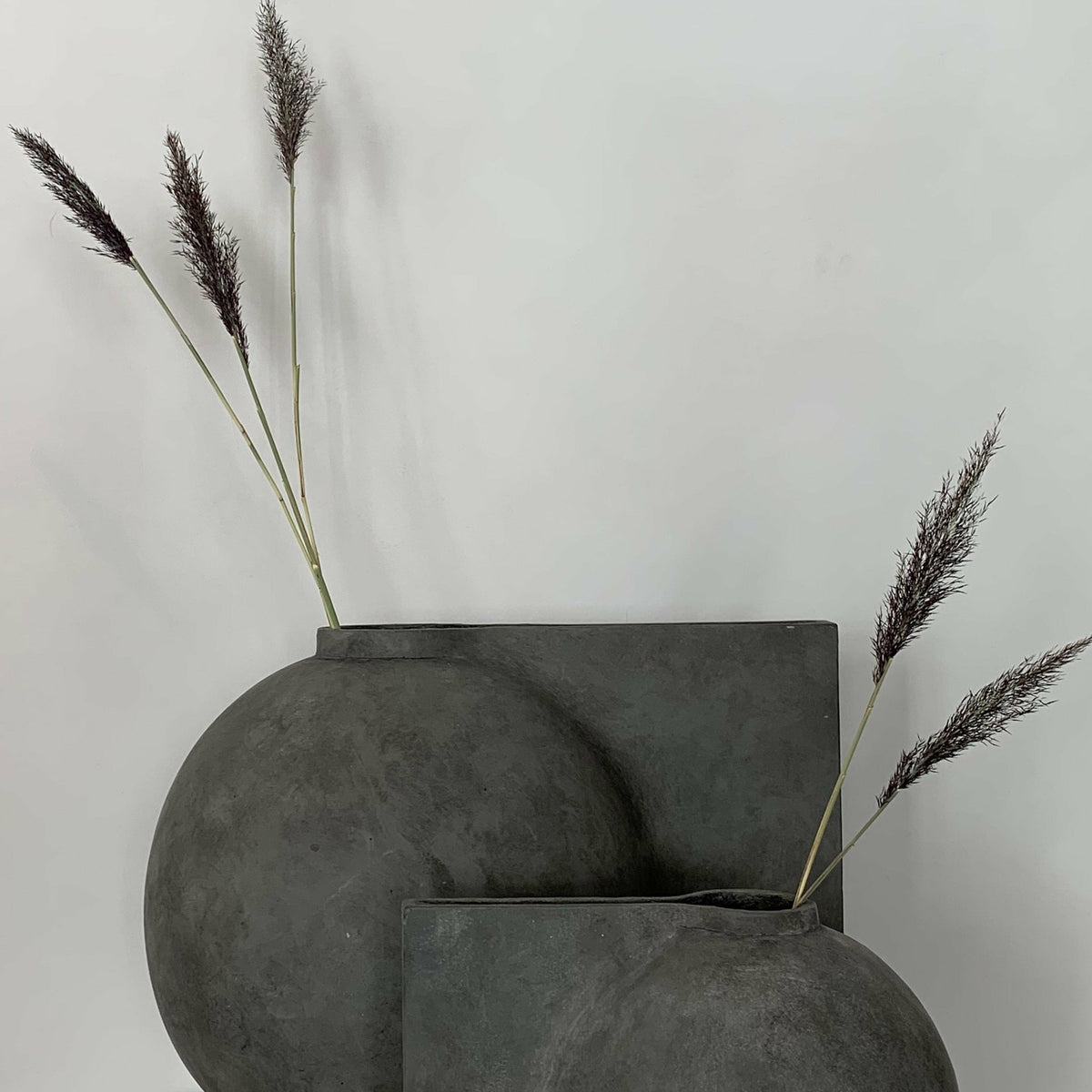 Vase en béton 48 cm Offset - 101 Copenhagen - The Cool Republic