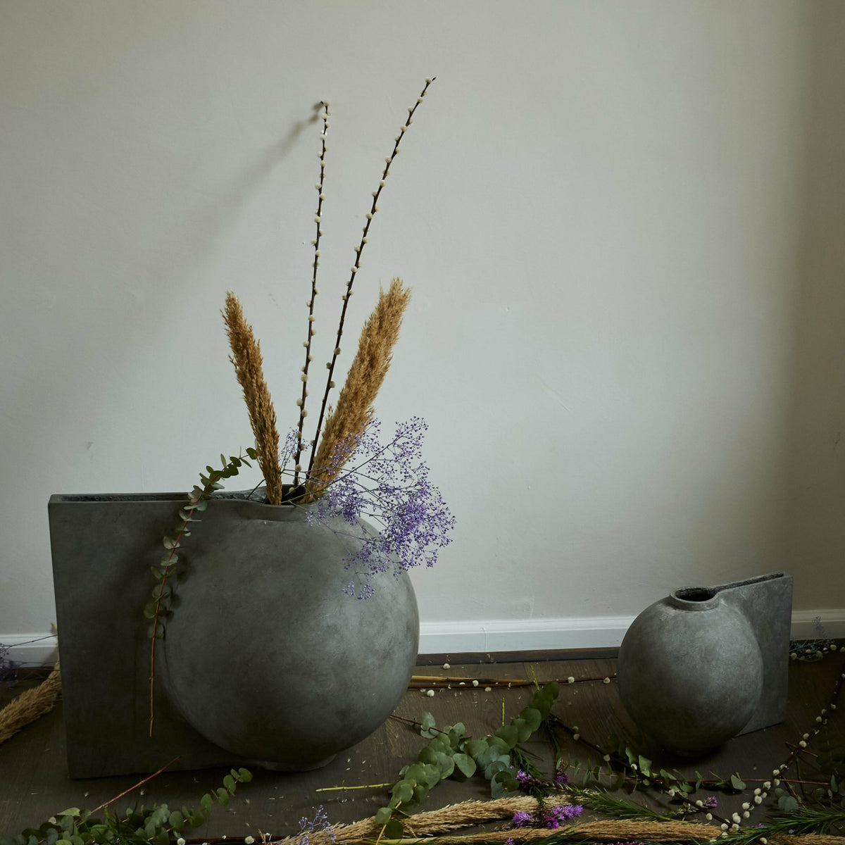 Vase en béton 48 cm Offset - 101 Copenhagen - The Cool Republic