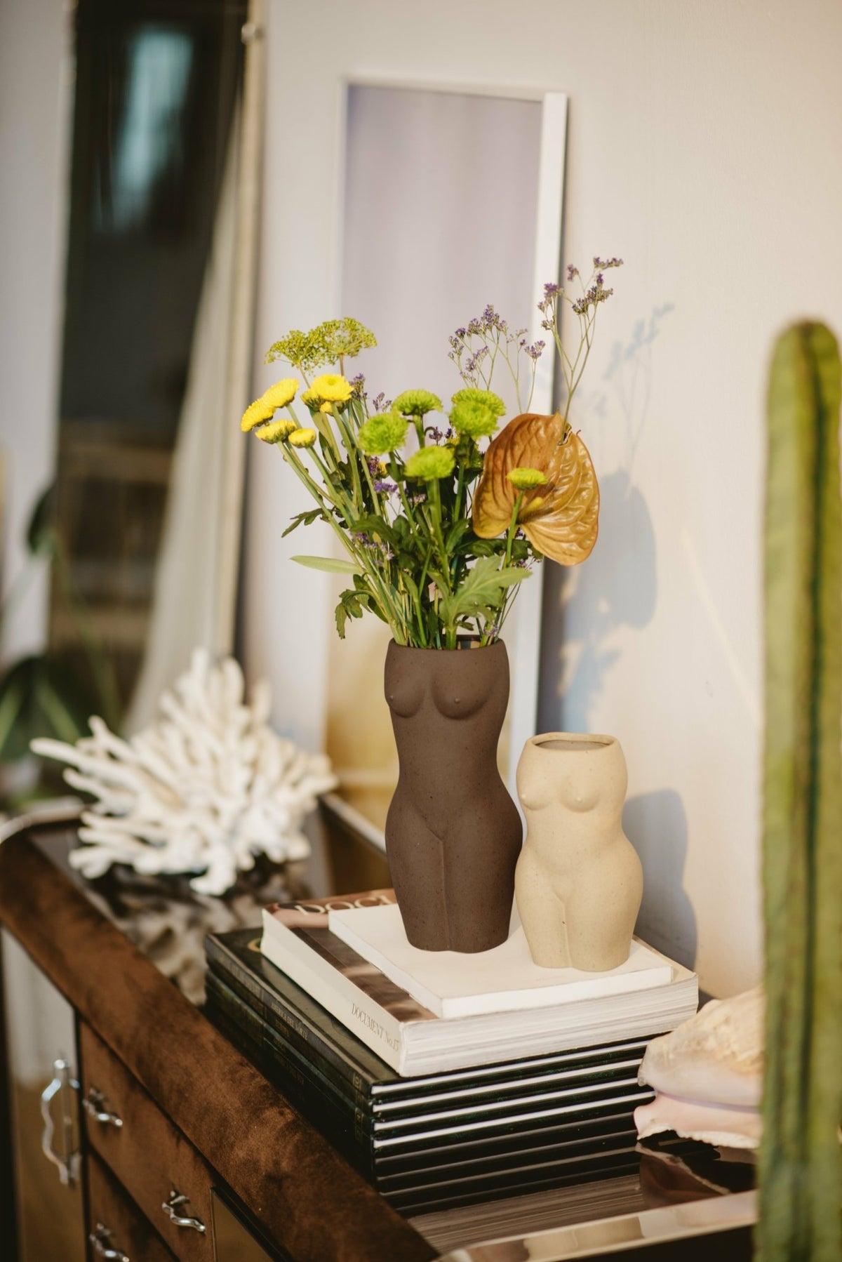 Vase en céramique brun L Body - DOIY - The Cool Republic