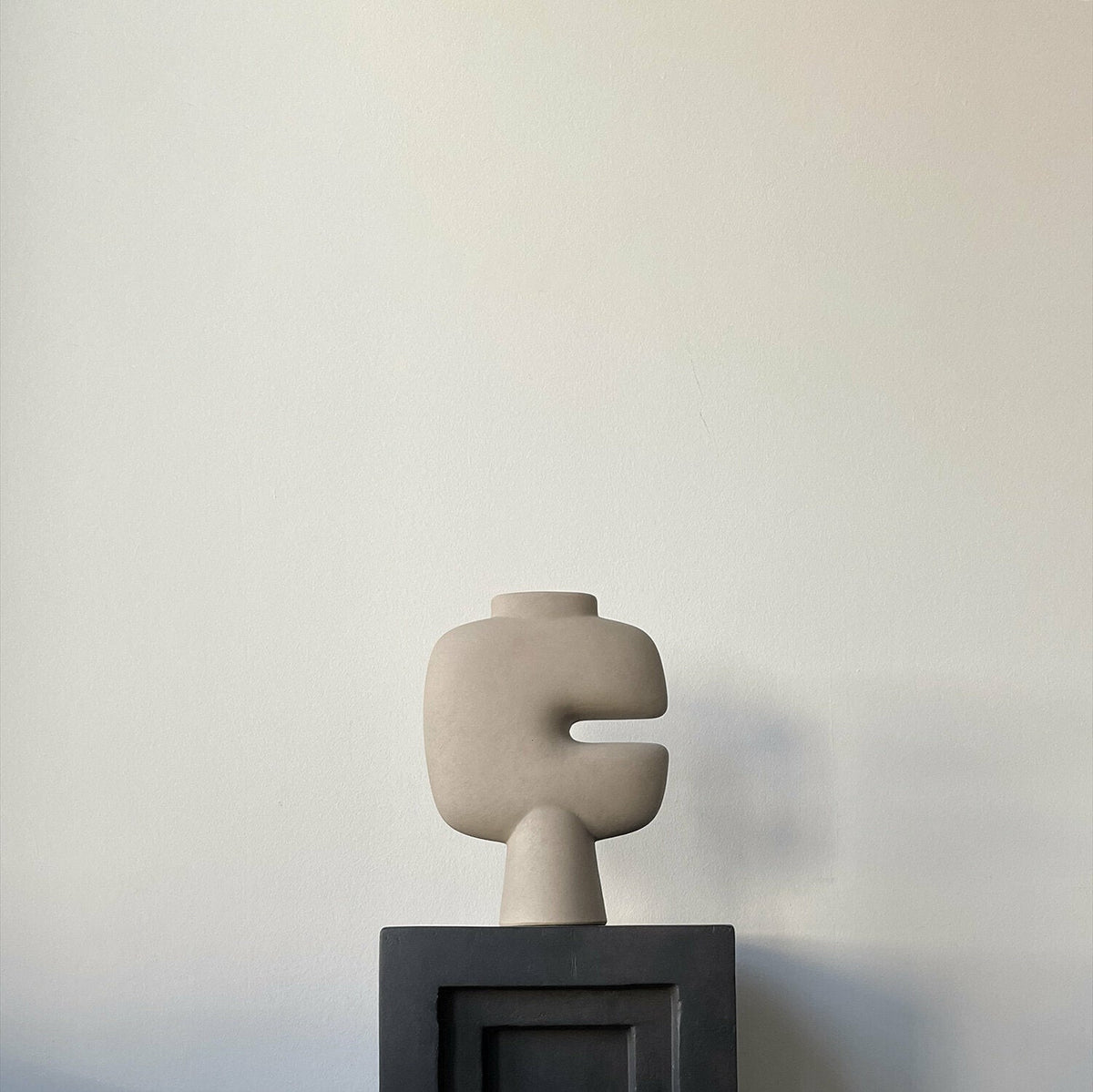 Vase en céramique sable medio Tribal - 101 Copenhagen - The Cool Republic