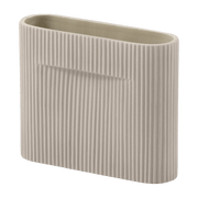 Vase en faïence beige 16,5 cm Ridge - Muuto - The Cool Republic