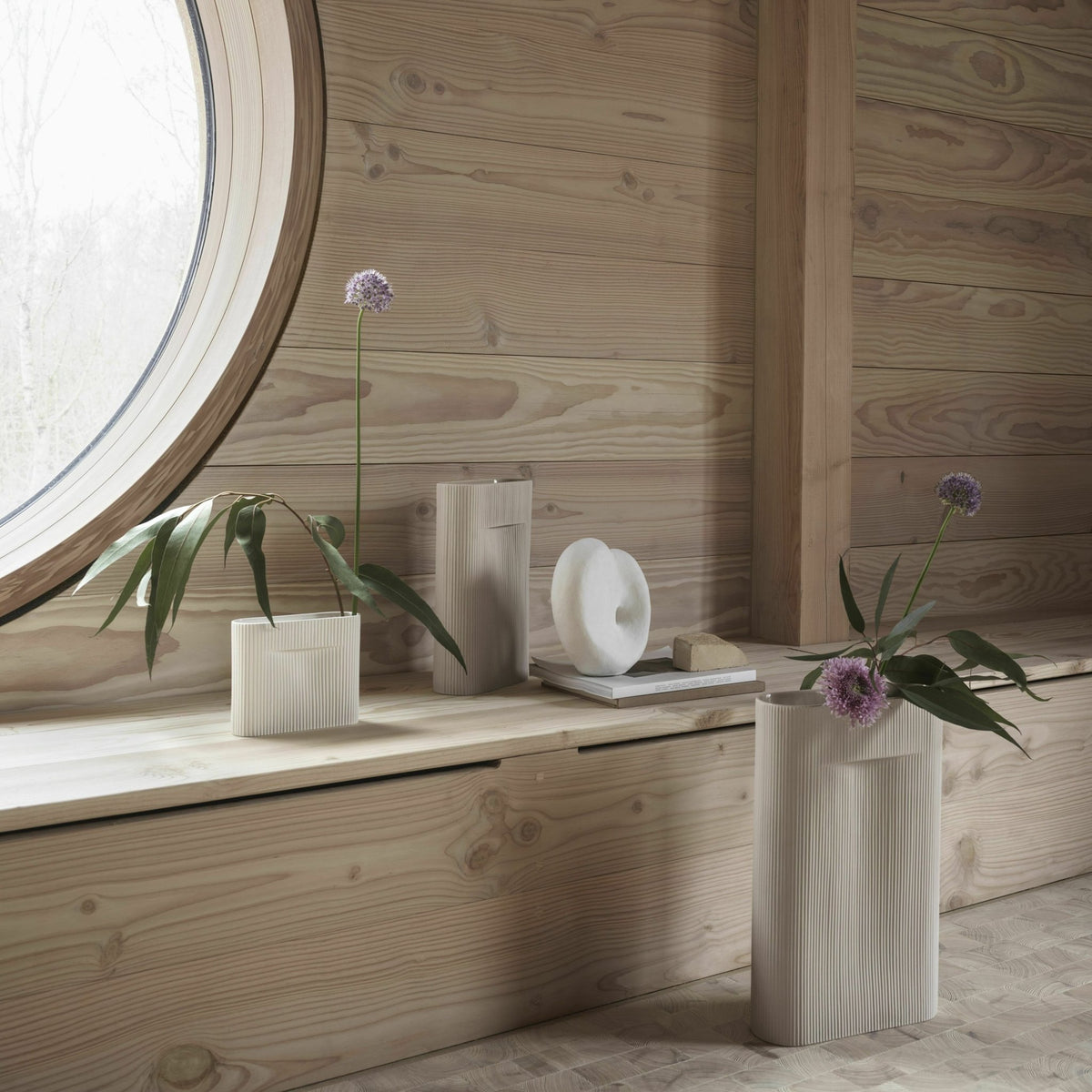 Vase en faïence beige 16,5 cm Ridge - Muuto - The Cool Republic