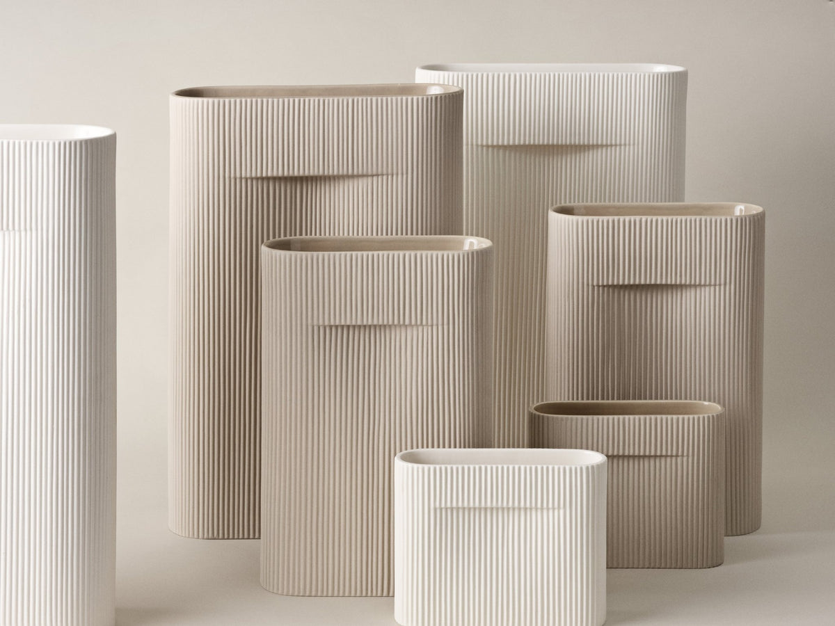 Vase en faïence beige 35 cm Ridge - Muuto - The Cool Republic