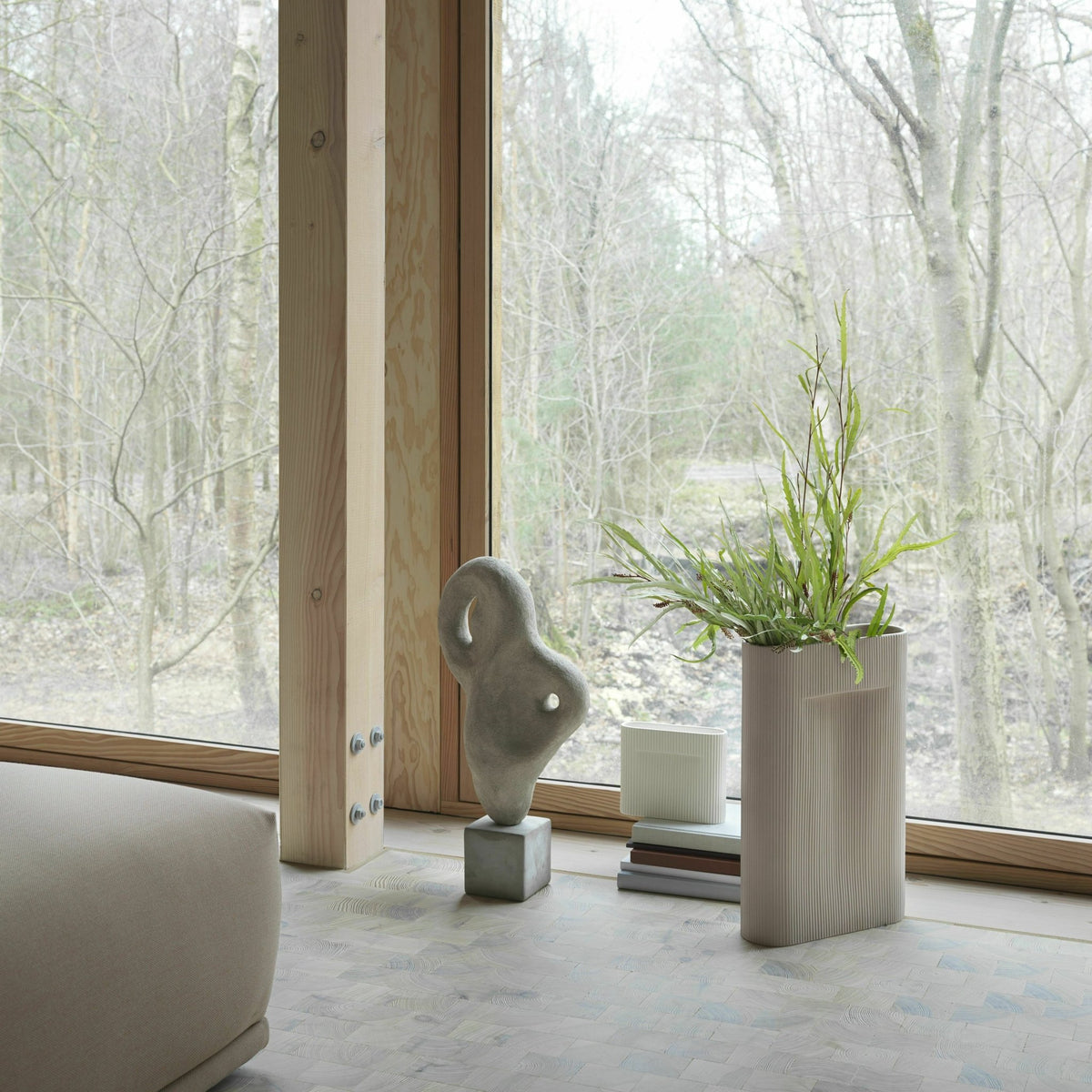 Vase en faïence beige 48 cm Ridge - Muuto - The Cool Republic
