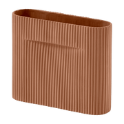 Vase en faïence terracotta 16,5 cm Ridge - Muuto - The Cool Republic