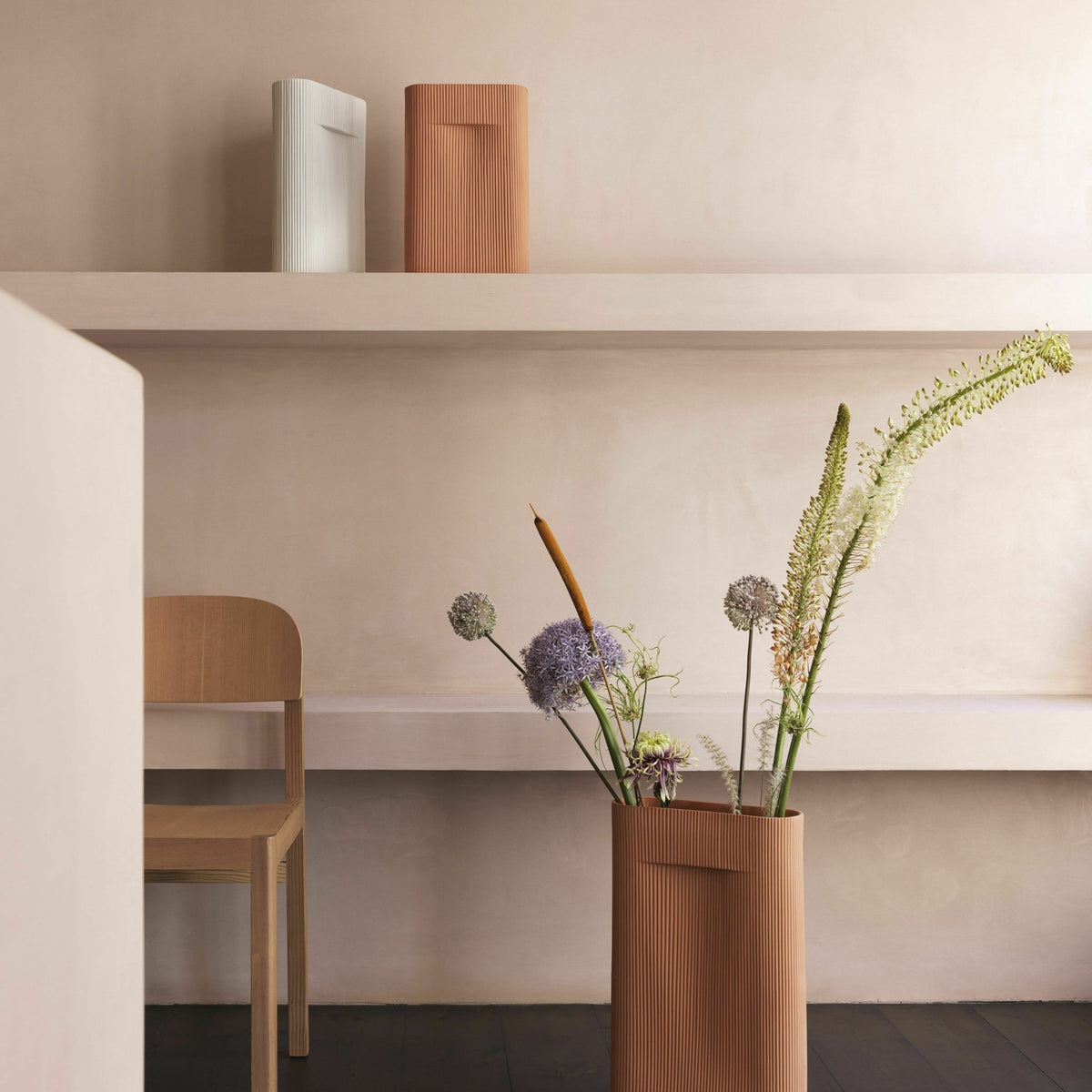 Vase en faïence terracotta 16,5 cm Ridge - Muuto - The Cool Republic