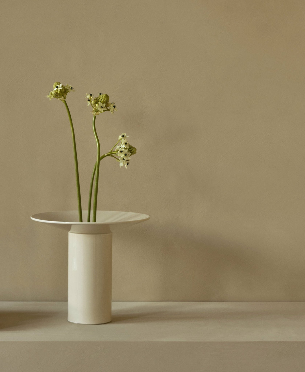 Vase en grès beige 26 x 29 cm Hana - Audo - The Cool Republic