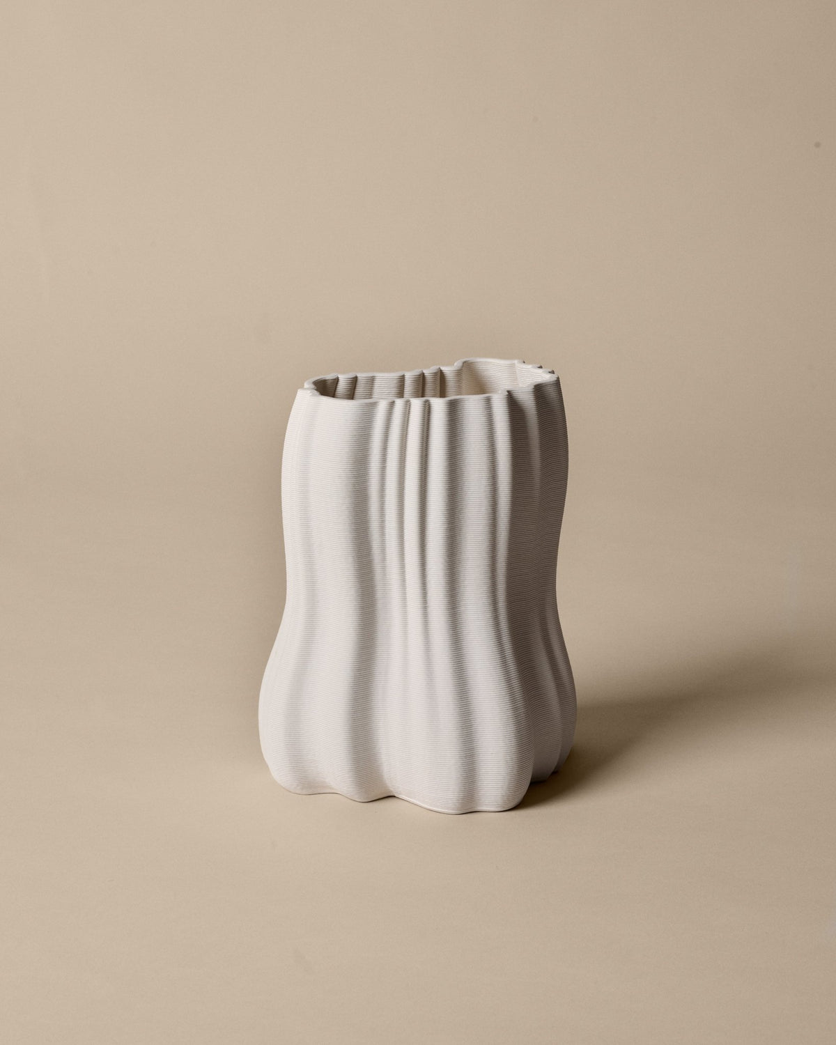 Vase en grès blanc 16 x 13,5 x 20 cm Moire - Ferm living - The Cool Republic