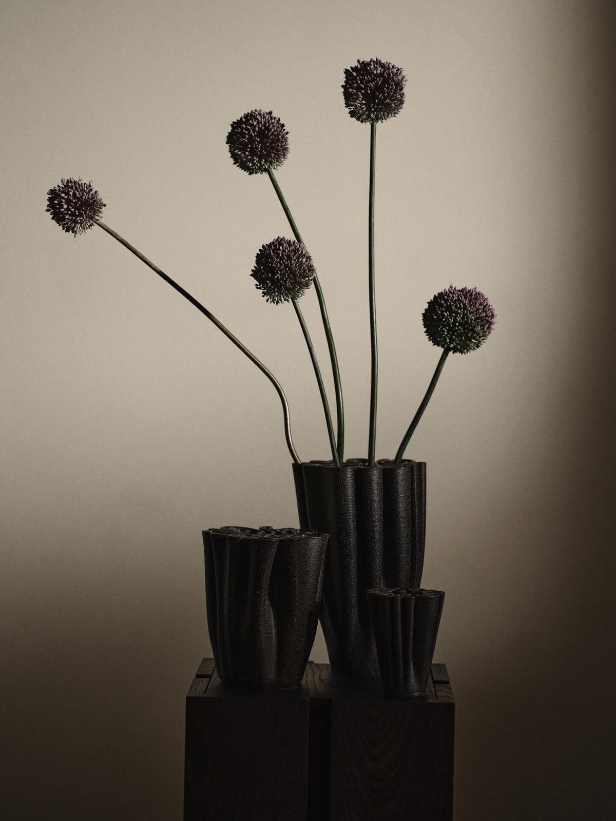 Vase en grès marron foncé 8 x 11 cm Dedali - Ferm Living - The Cool Republic
