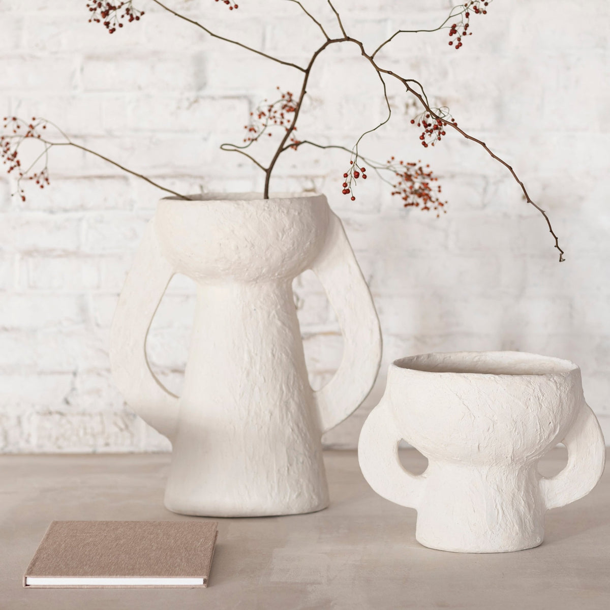 Vase en papier mâché blanc 23 cm Earth - Serax - The Cool Republic