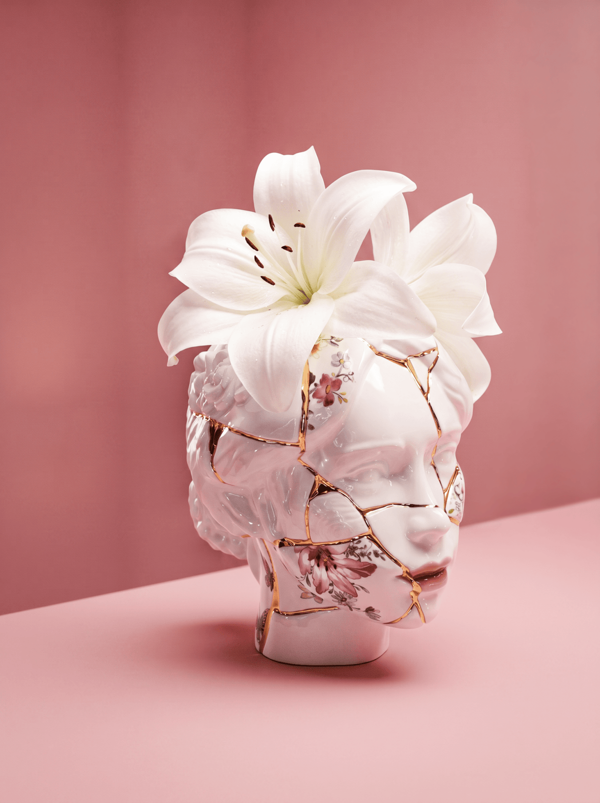 Vase en porcelaine blanc et doré 23 × 17.5 × 22.5 cm Kintsugi Head She - Seletti - The Cool Republic