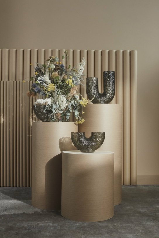 Vase en verre noir 40 cm Arura - AYTM - The Cool Republic