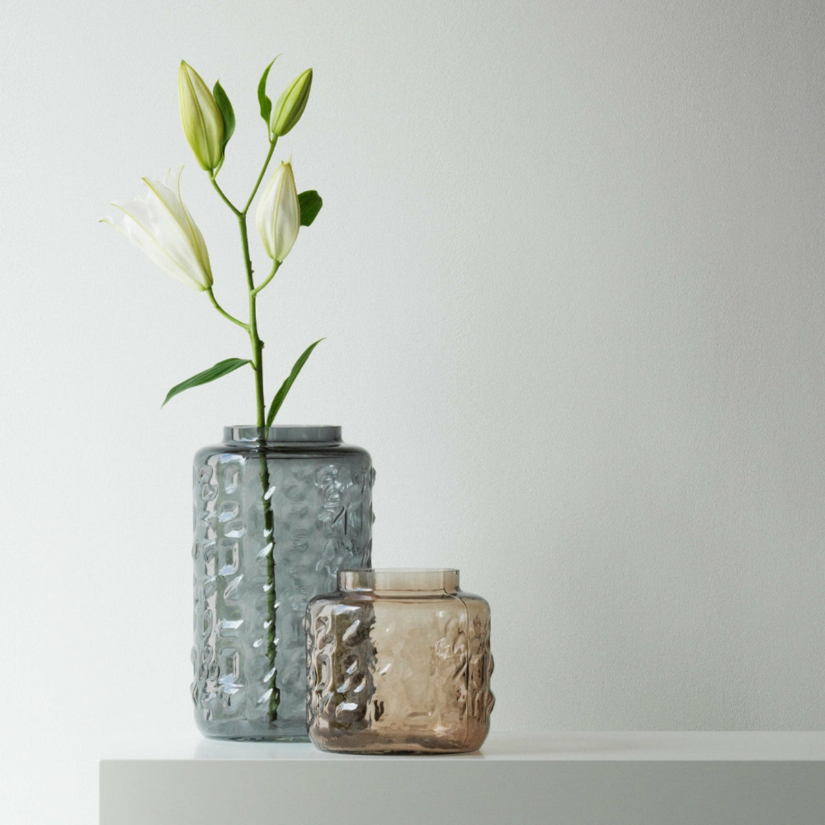 Vase en verre soufflé gris 31 cm Tombola Grey - Normann Copenhagen - The Cool Republic