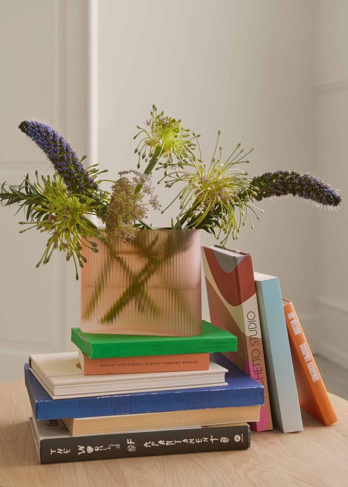 Vase en verre soufflé orange 16,5cm Ridge - Muuto - The Cool Republic