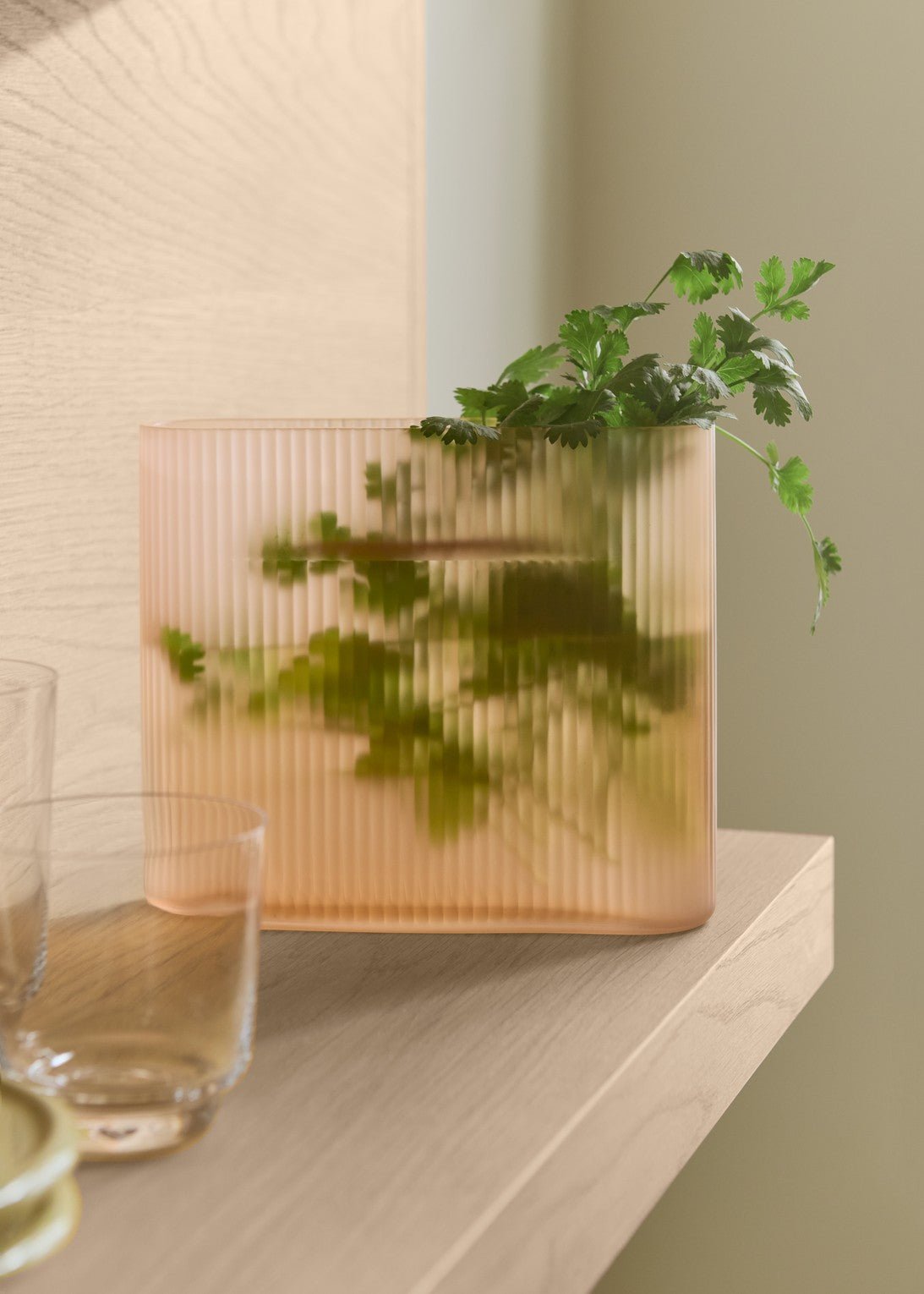 Vase en verre soufflé orange 16,5cm Ridge - Muuto - The Cool Republic