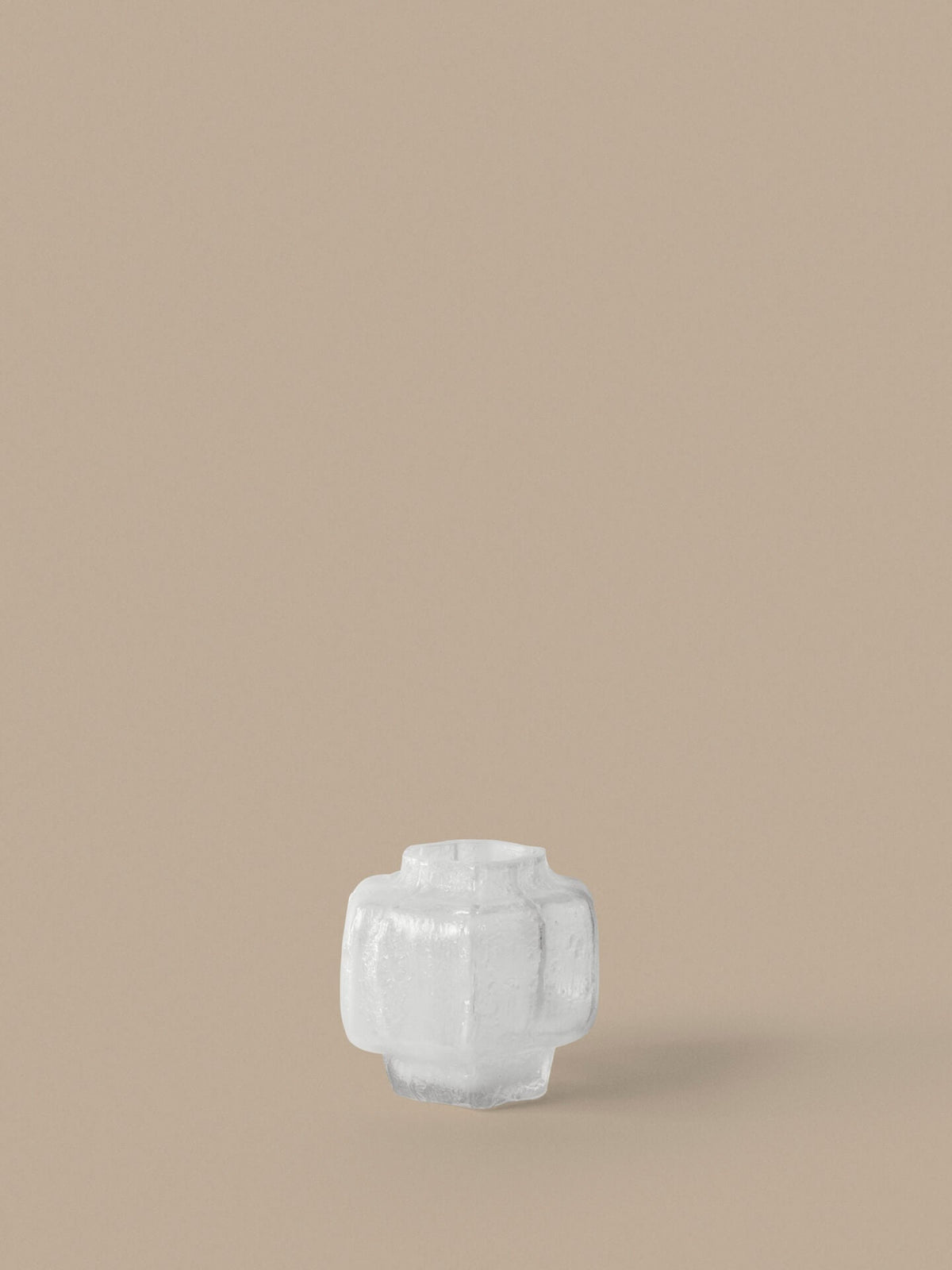 Vase en verre soufflé recyclé blanc 15 cm Mokuri - Ferm Living - The Cool Republic