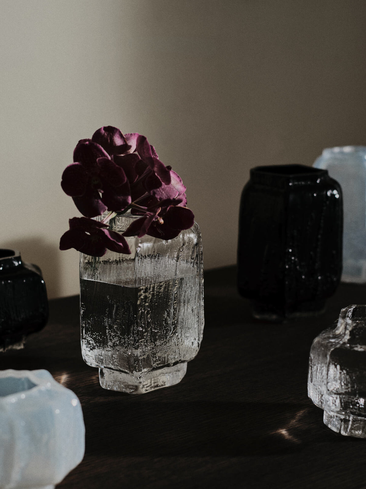 Vase en verre soufflé recyclé transparent 25 cm Mokuri - Ferm Living - The Cool Republic