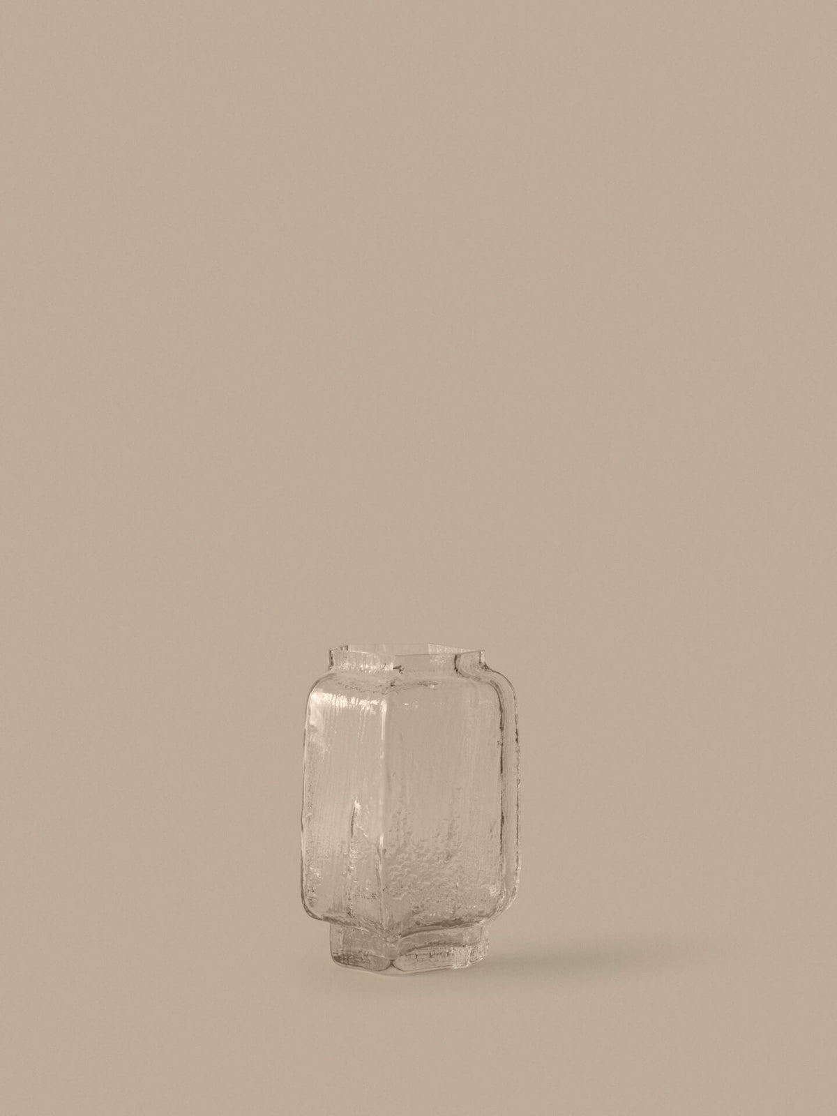 Vase en verre soufflé recyclé transparent 25 cm Mokuri - Ferm Living - The Cool Republic