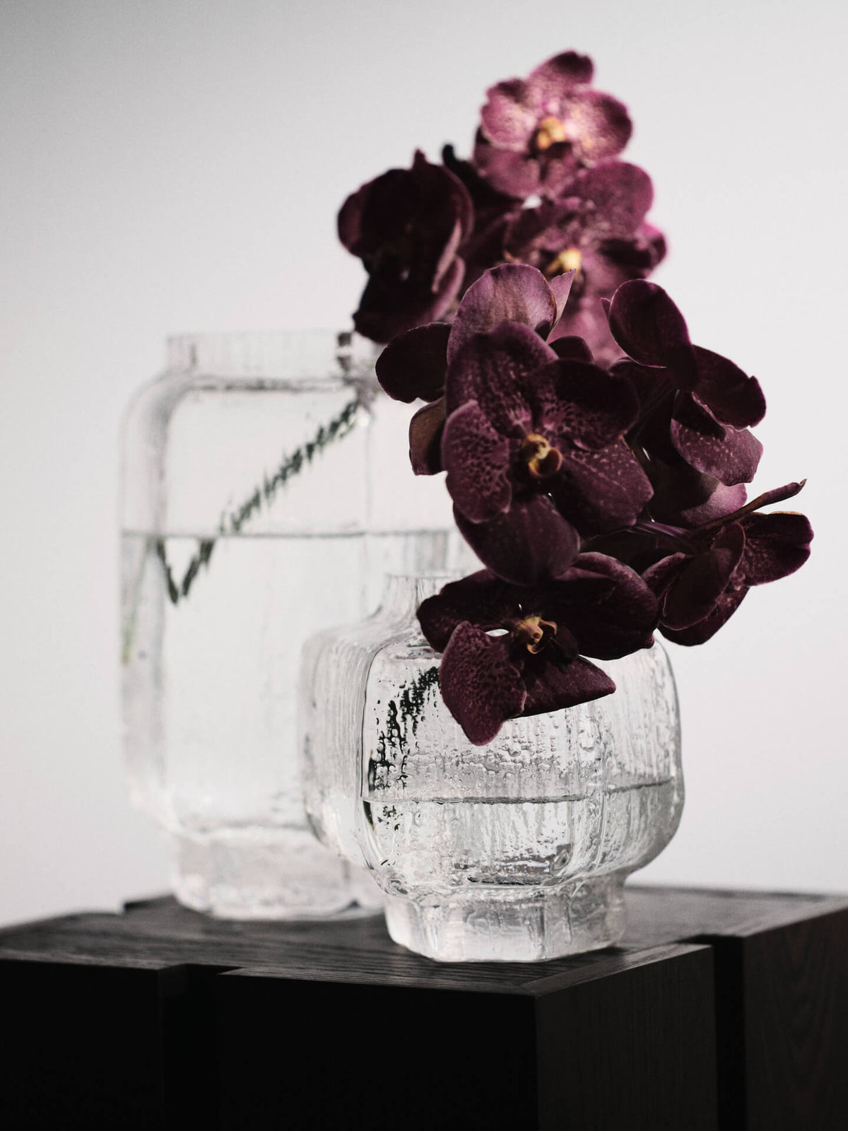 Vase en verre soufflé recyclé transparent 25 cm Mokuri - Ferm Living - The Cool Republic