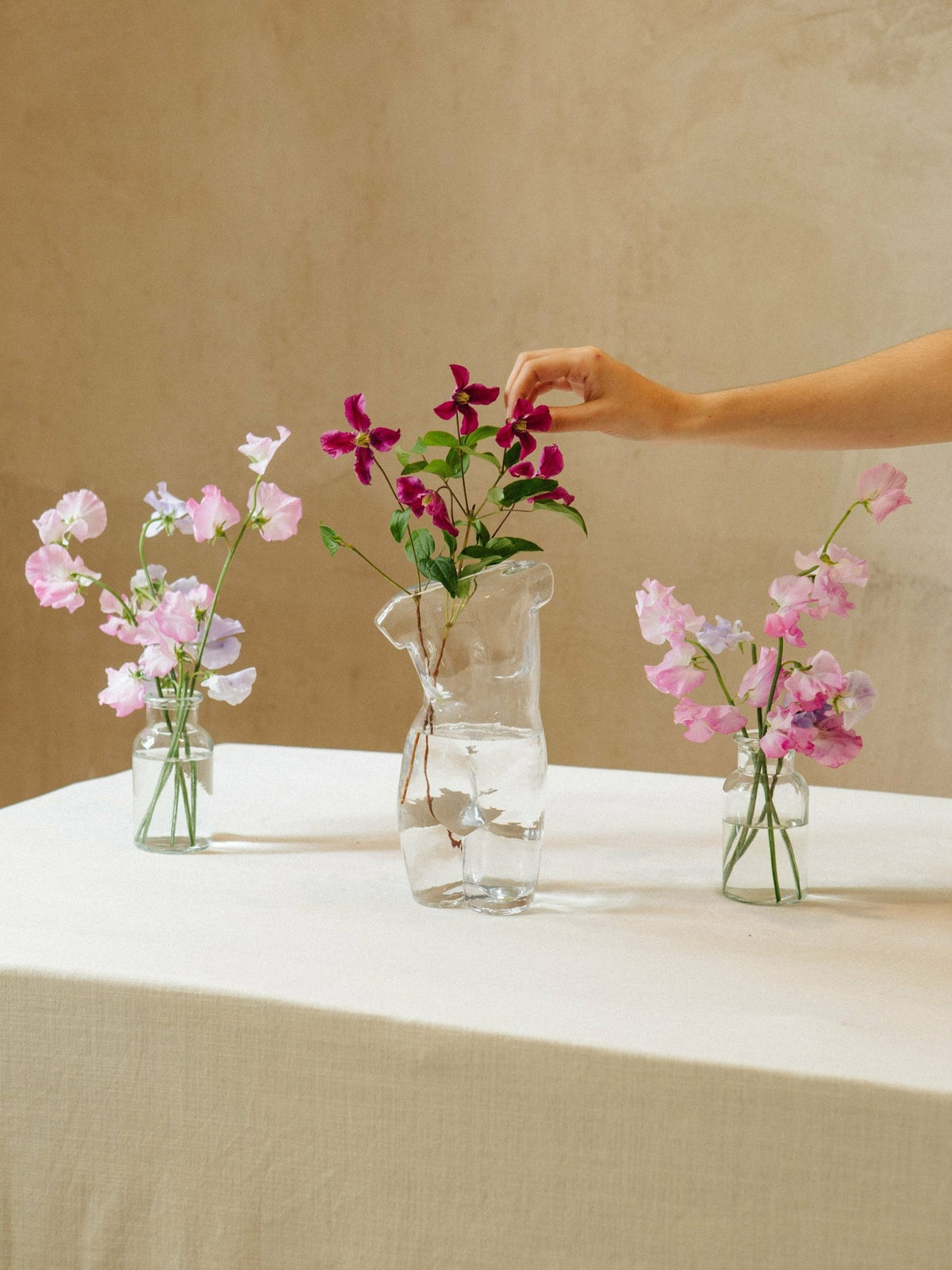 Vase en verre transparent Body Glass - DOIY - The Cool Republic