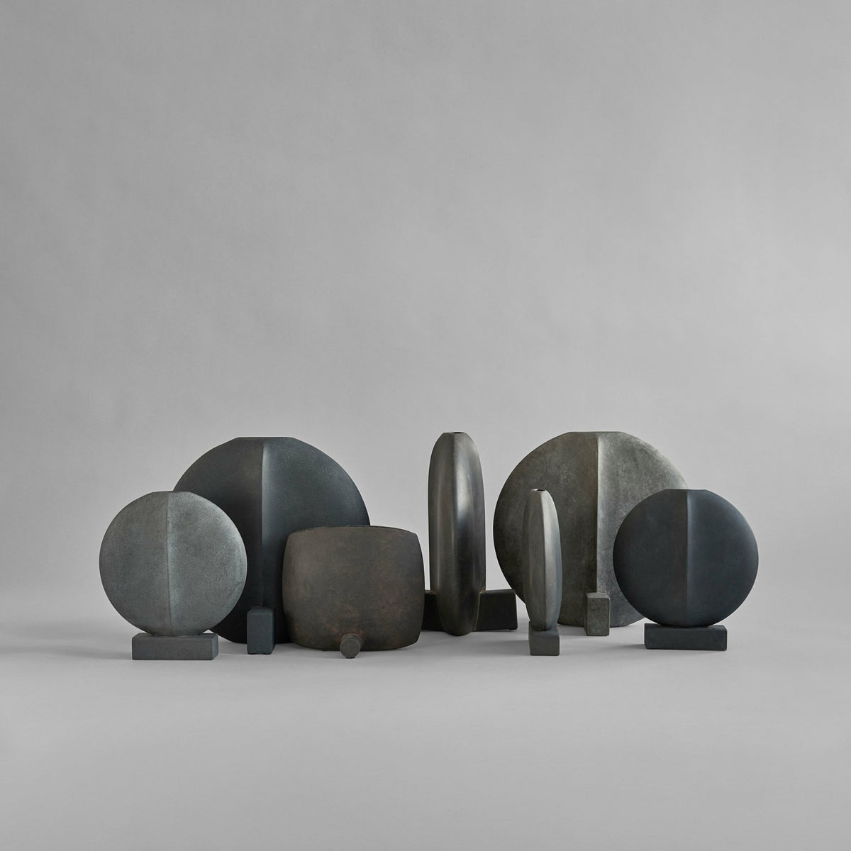 Vase gris foncé Guggenheim - 101 Copenhagen - The Cool Republic